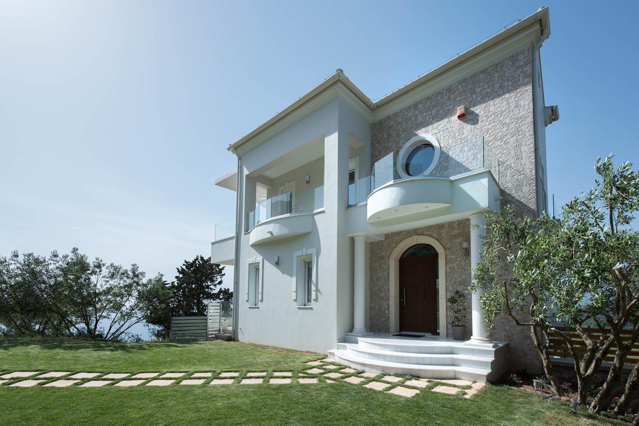 Lioriza Villa *